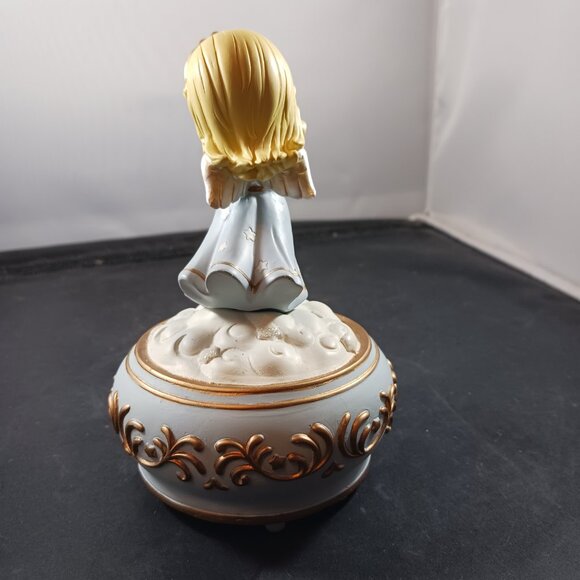 Precious Moments "Share The Gift of Love" Musical Figurine Trumpeting Angel 2009 - Picture 5 of 8